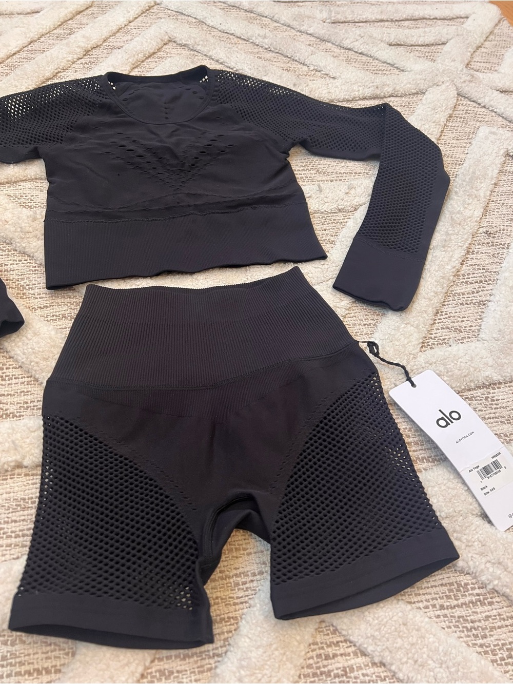 Set!(2)Alo Seamless Open Air Long Sleeve XS & Seamless HighWaist Short XXS Black - Picture 4 of 11